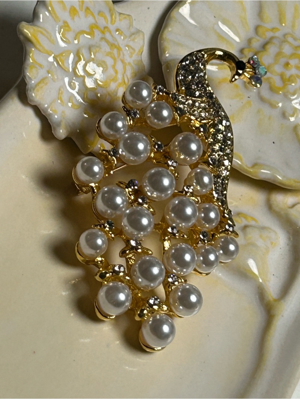 Gold Pearl Cluster Peacock Brooch - Elegant Women Jewelry